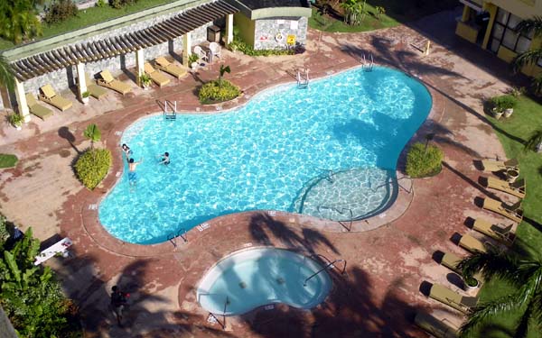グアムプラザホテルのプール