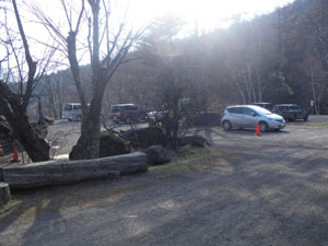 浅間山荘の駐車場