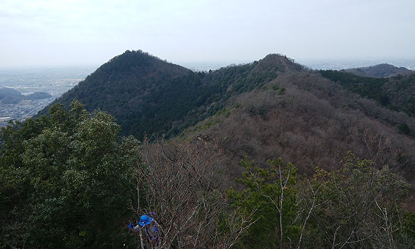 大坊山(左側)
