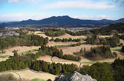 古賀志山とゴルフ場