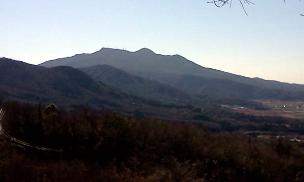 山道から見た筑波山