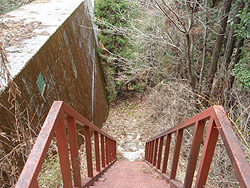 ダムの階段