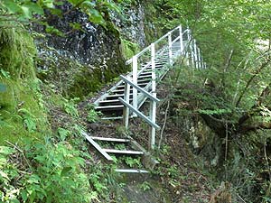 アルミ製の階段