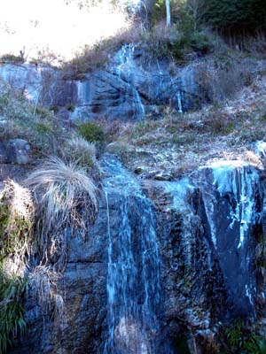 奈々久良の滝